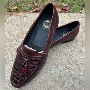 Never worn gorgeous vintage Florsheim Men’s black tassel dress shoes size 11B